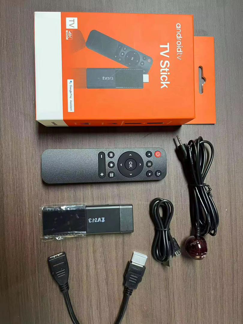 TV STICK ANDROID 4K ULTRA HD AVEC TÉLÉCOMMANDE BLUETOOTH